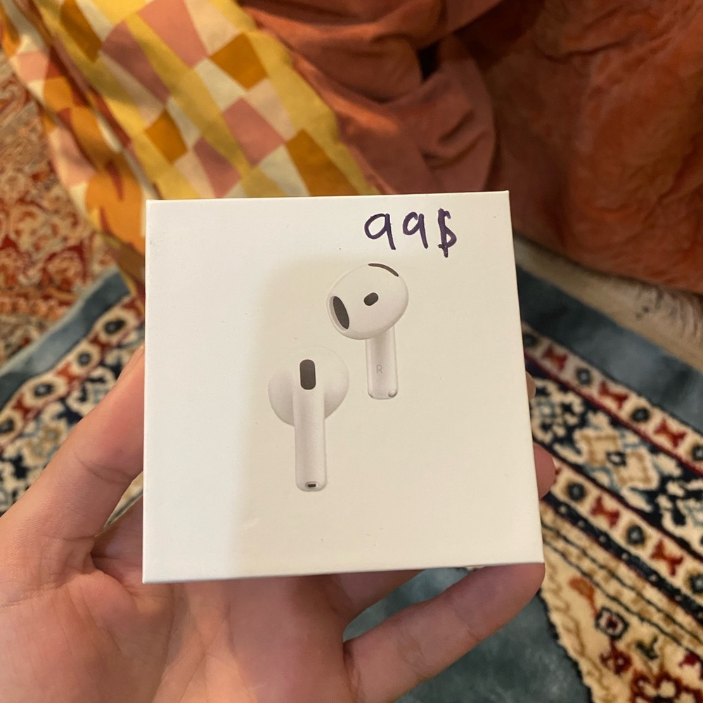 Apple White Earbuds with Charging Case